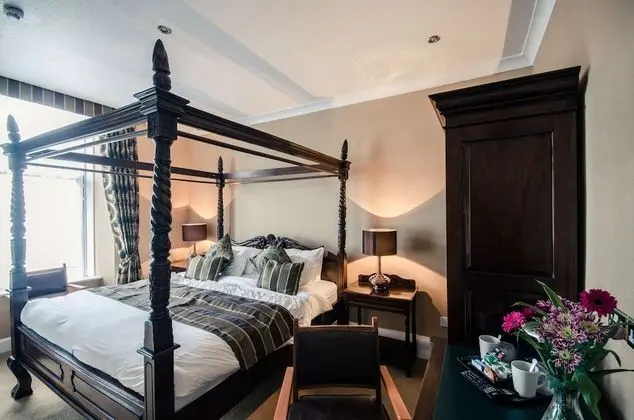Four Poster Room