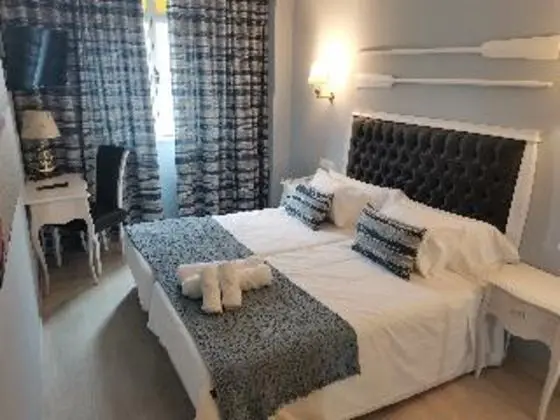 1 Çift Kişilik Veya 2 Tek Kişilik Yatak