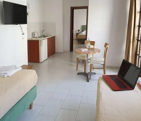 Superior Üç Kişilik Oda, Havuz Manzaralı
