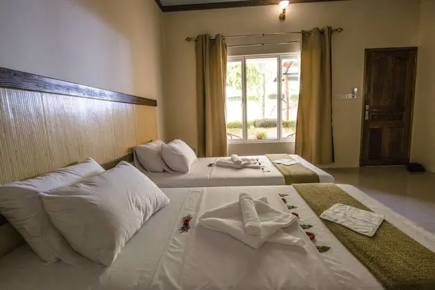 Deluxe Tek Büyük veya İki Ayrı Yataklı Oda, Balkon, Bahçe Manzaralı