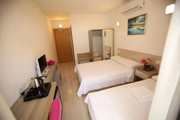 Triple, Manzarasız