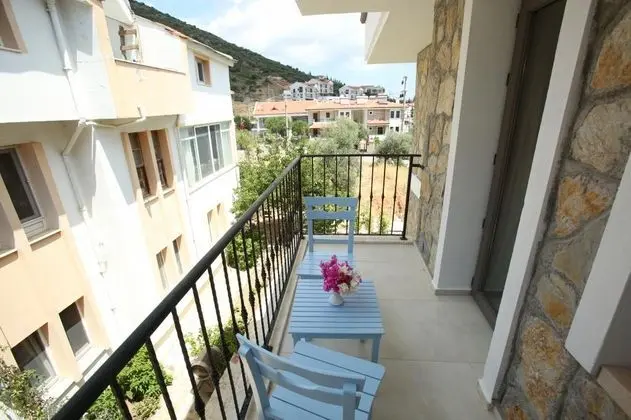 Triple, Manzarasız