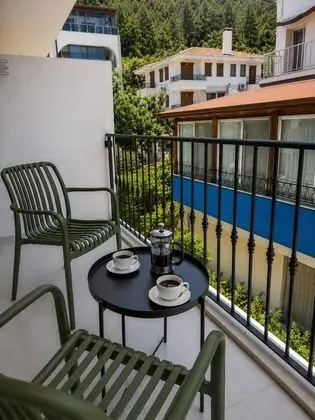 Triple, Manzarasız