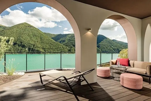 Lake View Family Grand Loggia Suite