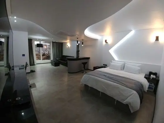 Gallery Tek Büyük Yataklı Oda (Access to Garden)