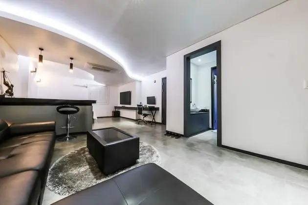 Gallery Tek Büyük Yataklı Oda (Access to Garden)