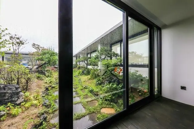 Gallery Tek Büyük Yataklı Oda (Access to Garden)
