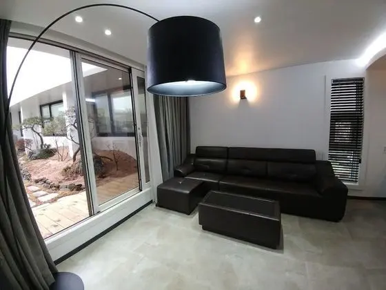 Gallery Tek Büyük Yataklı Oda (Access to Garden)