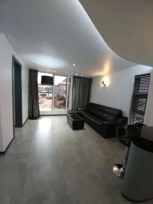 Gallery Tek Büyük Yataklı Oda (Access to Garden)