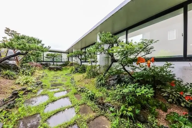 Gallery Tek Büyük Yataklı Oda (Access to Garden)