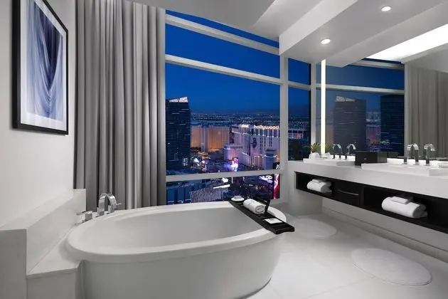 Sky Suites One Bedroom Penthouse - Strip View