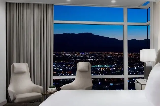 Sky Suites Two Bedroom - Mountain View
