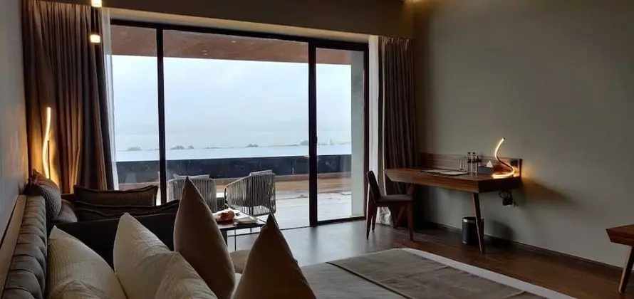 Premium Oda, Havuz Manzaralı