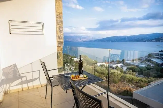 Junior Suite with Side Sea View