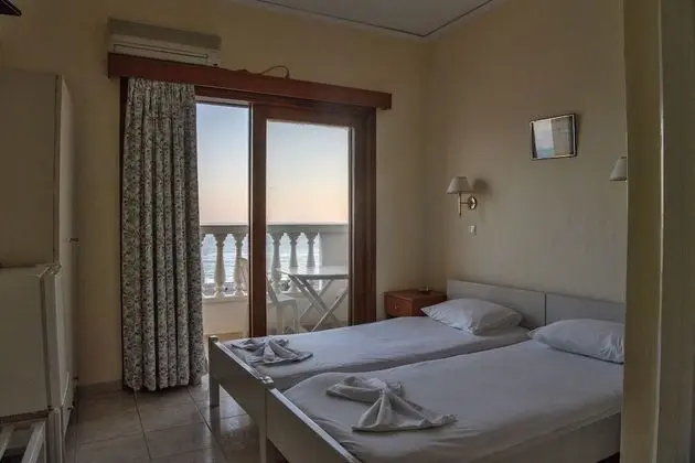 Tek Büyük veya İki Ayrı Yataklı Oda, Deniz Manzaralı