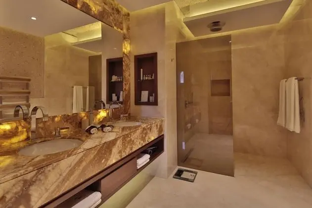 Bau Cave Suite