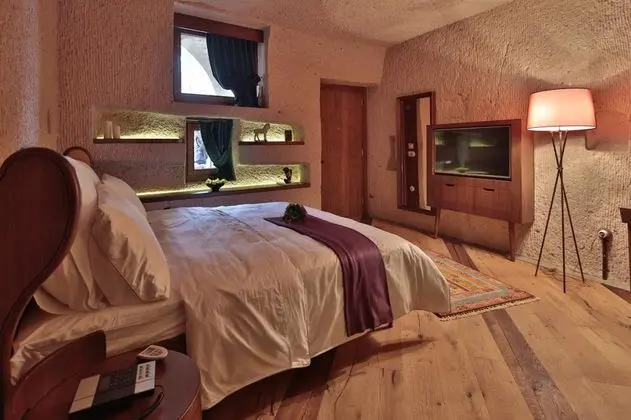 Bau Cave Suite