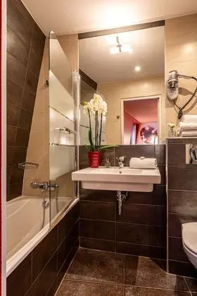 Triple Room (2 adults + 1 child -16 years old)