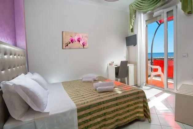 Standard Tek Büyük veya İki Ayrı Yataklı Oda