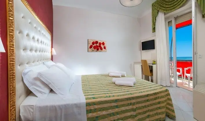 Superior Tek Büyük veya İki Ayrı Yataklı Oda, Denize Bakan