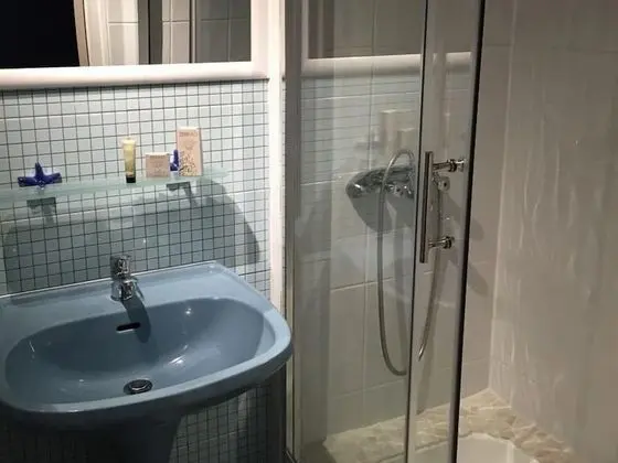 Üç Kişilik Oda, Özel Banyo