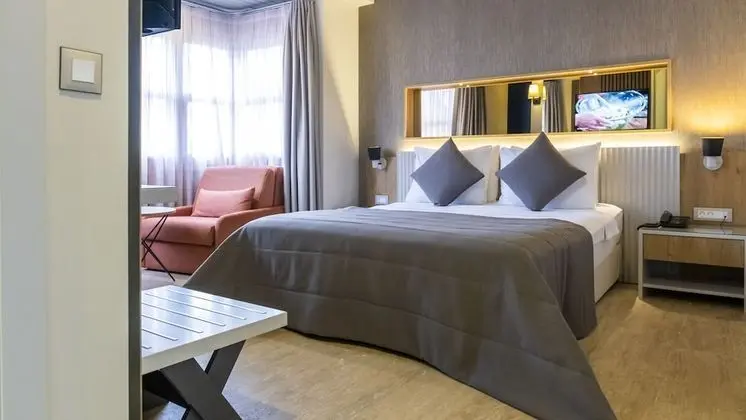 Deluxe Tek Büyük Yataklı Oda