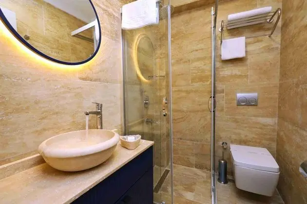 Deluxe Üç Kişilik Oda ,Sokak Manzaralı,2. Kat