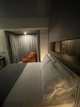Deluxe Üç Kişilik Oda ,Sokak Manzaralı,2. Kat