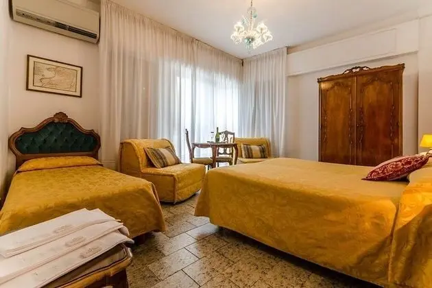 Basic Tek Büyük Yataklı Oda, Ortak Banyo