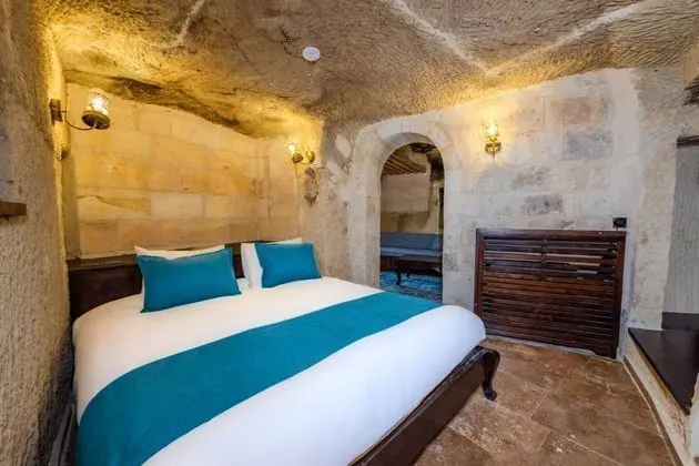 Cave Suite,    , Jakuzili