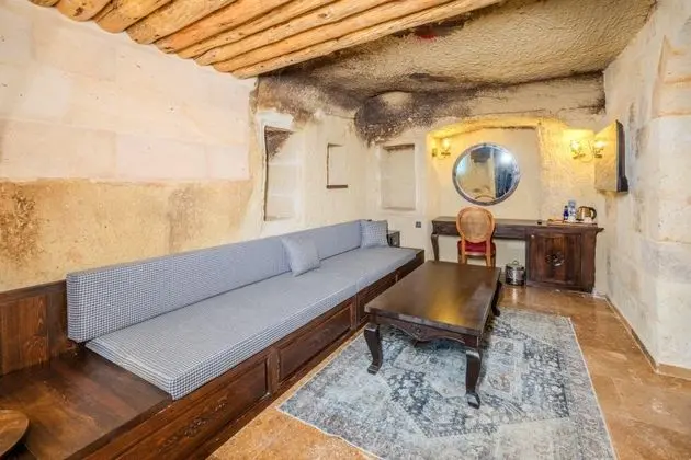 Cave Suite,    , Jakuzili