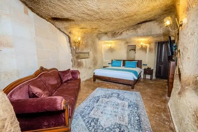Deluxe Cave