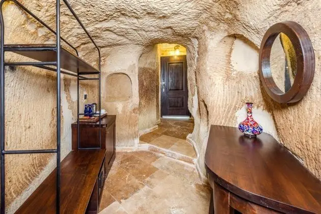 Deluxe Cave