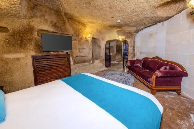 Deluxe Cave
