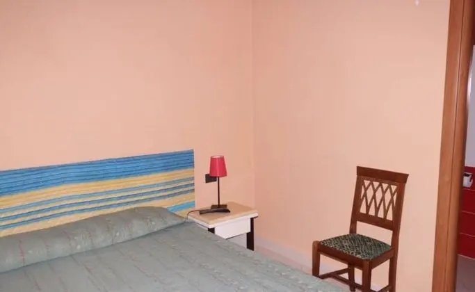 Büyük Yataklı Tek Kişilik Oda