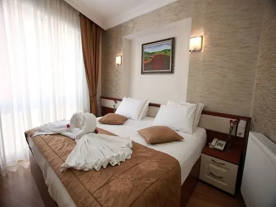 Büyük Yataklı Tek Kişilik Oda