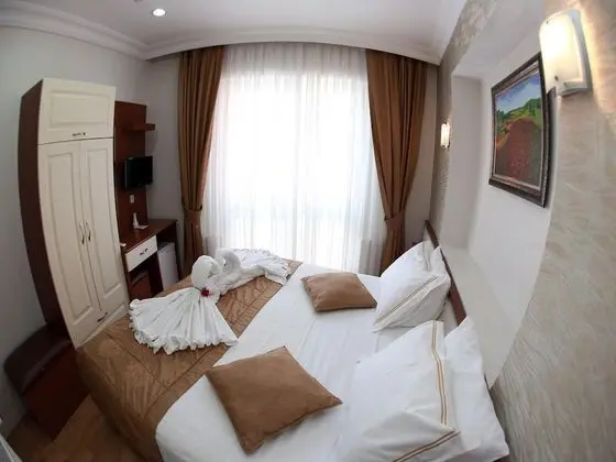 Büyük Yataklı Tek Kişilik Oda