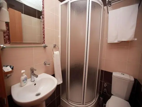Büyük Yataklı Tek Kişilik Oda