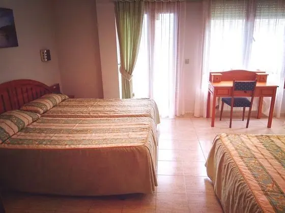 Üç Kişilik Oda