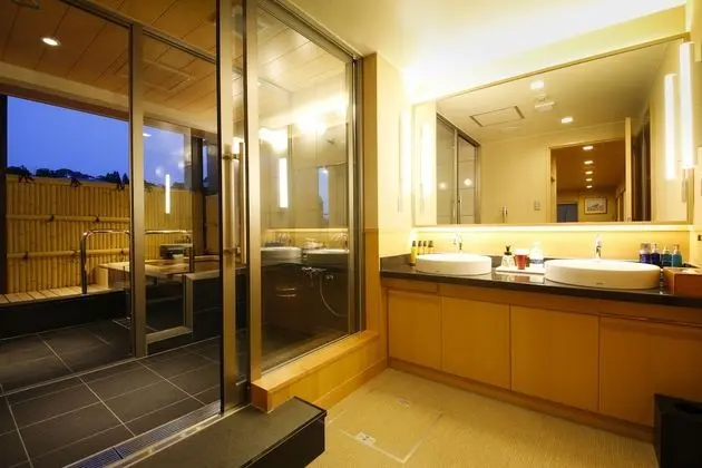 Traditional Süit, Sigara İçilmez (High Class Open-air bath, Futon&Bed)