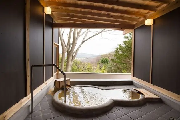 Family Süit (Japanese, Open-Air Golden Hot Springs)