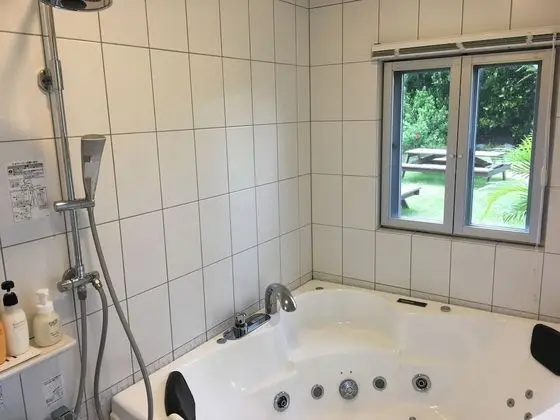 Üç Kişilik Oda, Veranda