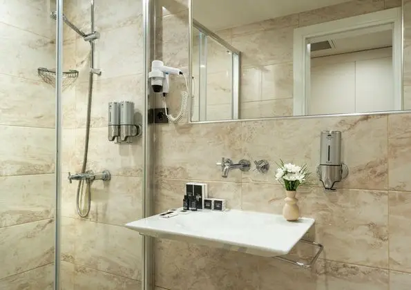 https://images.etstur.com/imgproxy/resize/2560x1440/files/images/hotelImages/etsrooms/503259/Arin_Resort_Bodrum_20241104175907_3.jpg