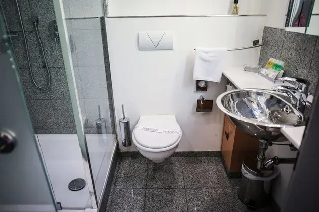 Comfort Tek Büyük Yataklı Oda