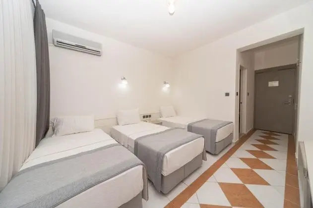 Triple, Bahçe Manzaralı