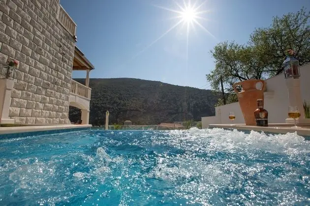 Villa, 4 Yatak Odası, Kişiye Özel Havuzlu, Deniz Manzaralı