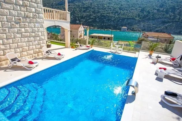 Villa, 4 Yatak Odası, Kişiye Özel Havuzlu, Deniz Manzaralı