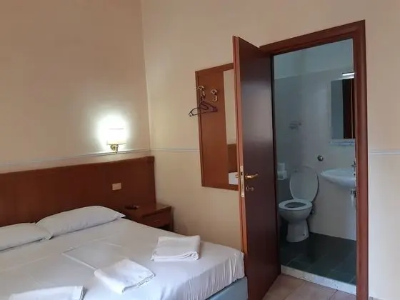 Tek Büyük veya İki Ayrı Yataklı Oda, Özel Banyo (22)