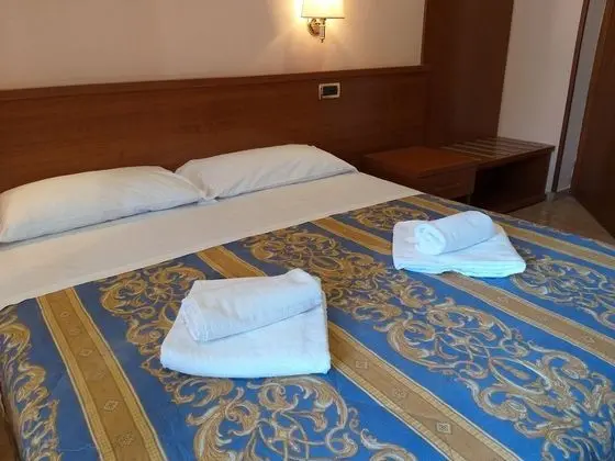 Tek Büyük veya İki Ayrı Yataklı Oda, Özel Banyo (22)