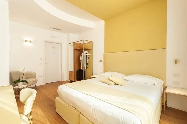 Deluxe Tek Büyük veya İki Ayrı Yataklı Oda, Kısmi Deniz Manzaralı